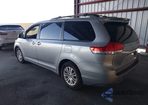 2013 Toyota Sienna Xle V6 8 Passenger from USA, damaged, VIN 5TDYK3DC1DS360089